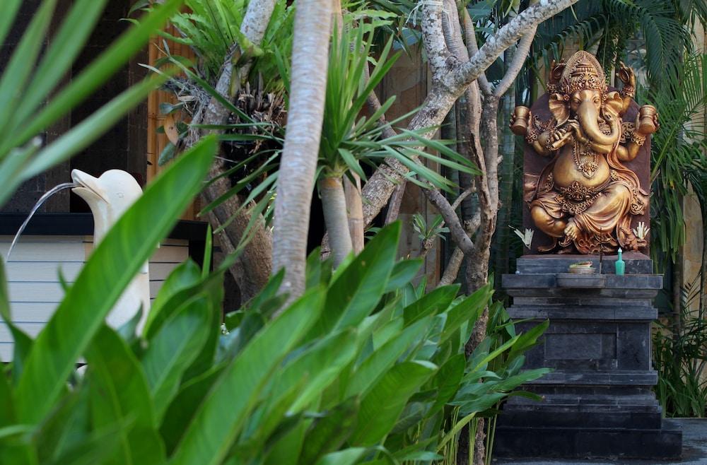 Lotus Tirta Seminyak Hotel Ngoại thất bức ảnh