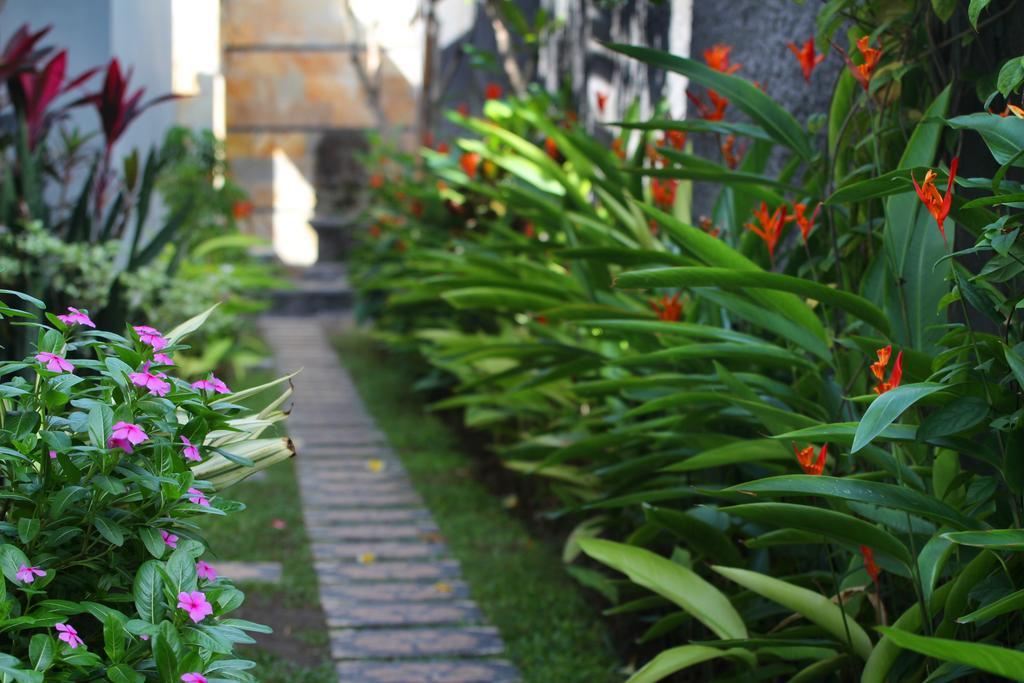 Lotus Tirta Seminyak Hotel Ngoại thất bức ảnh