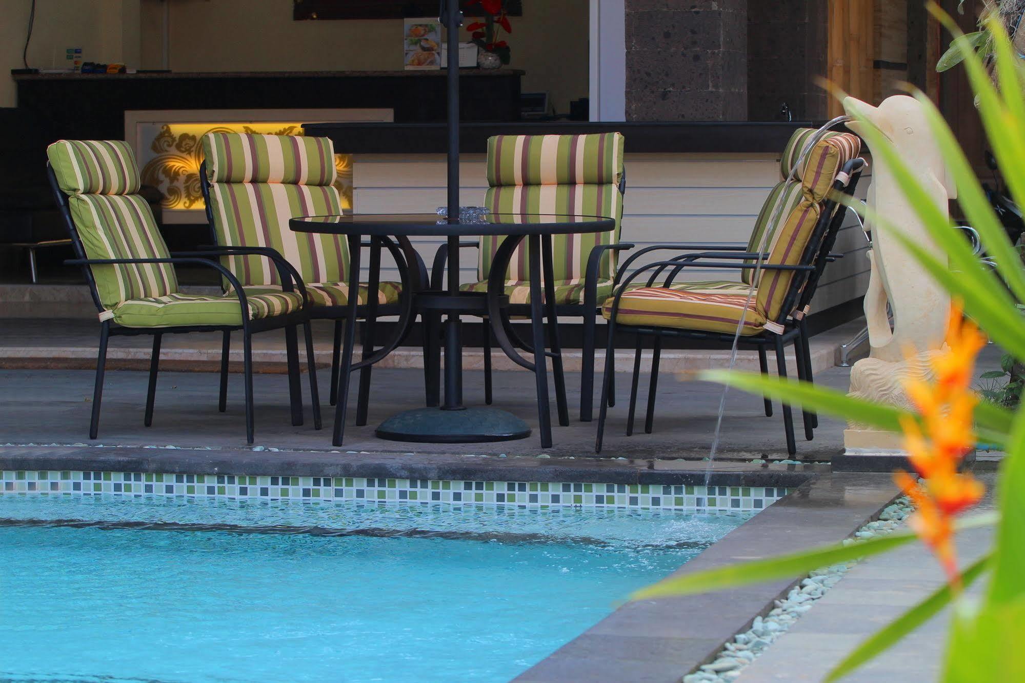Lotus Tirta Seminyak Hotel Ngoại thất bức ảnh